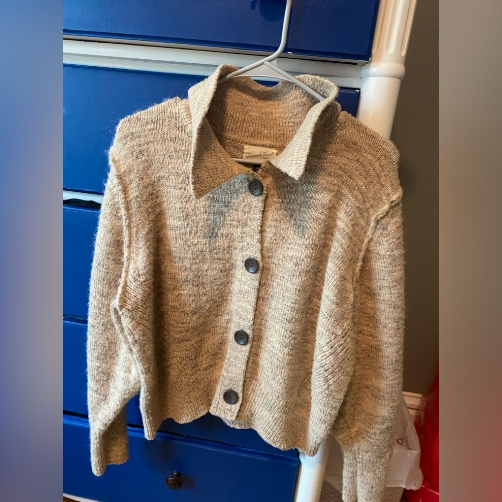 CROPPED BUTTONED UP SWEATER